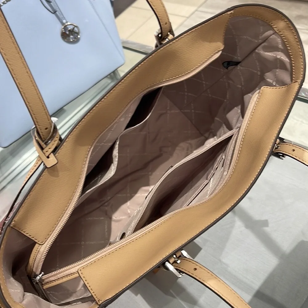 MICHAEL KORS GILLY LARGE DRAWSTRING TRAVEL TOTE SIGNATURE Camel NWT